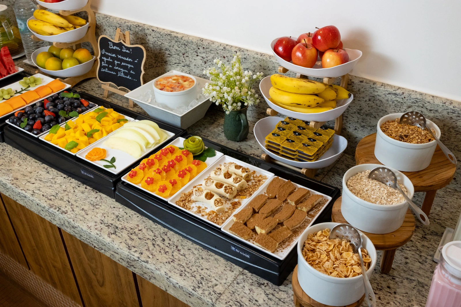 Café da manhã — mesa completa